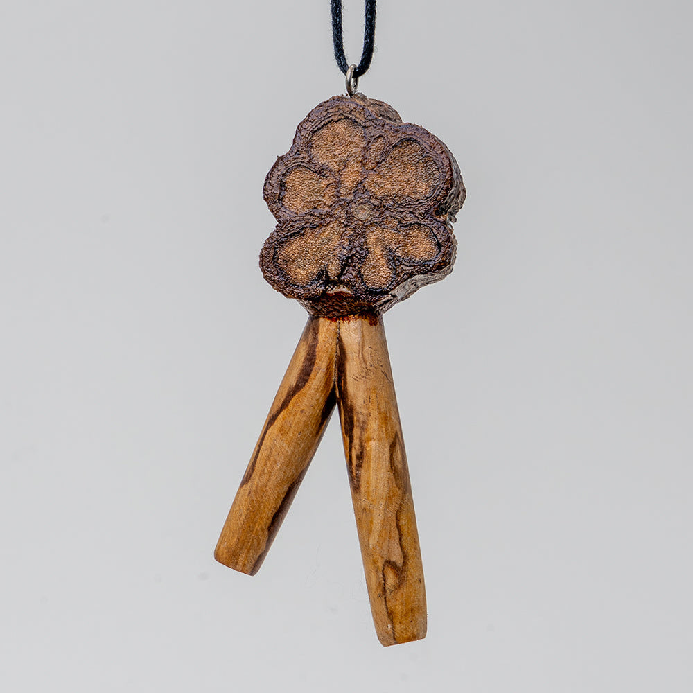 Kuripe aus Naturmaterialien für spirituelle Anwendungen