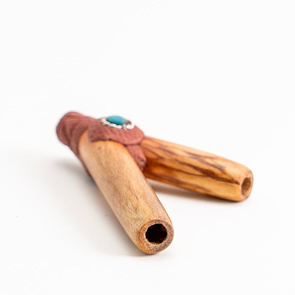 Kuripe mit Edelstein